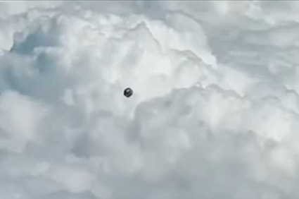 Commercial Pilot Films UFO Flying Near Plane | Z100